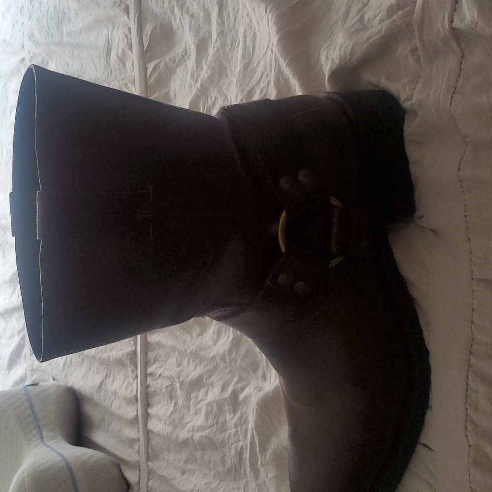 Brown leather boot